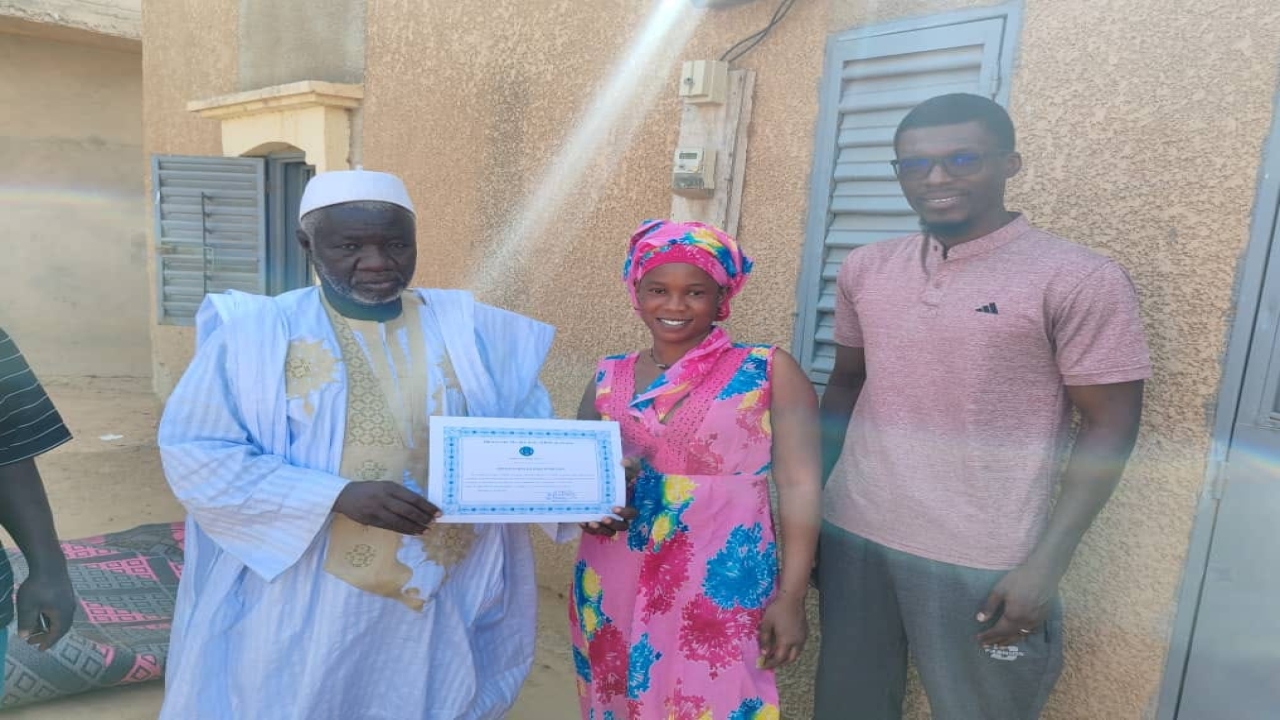 Remise d'attestations aux jeunes femmes du village de Keur Mour impliquées dans le projet de valorisation du Nénuphar